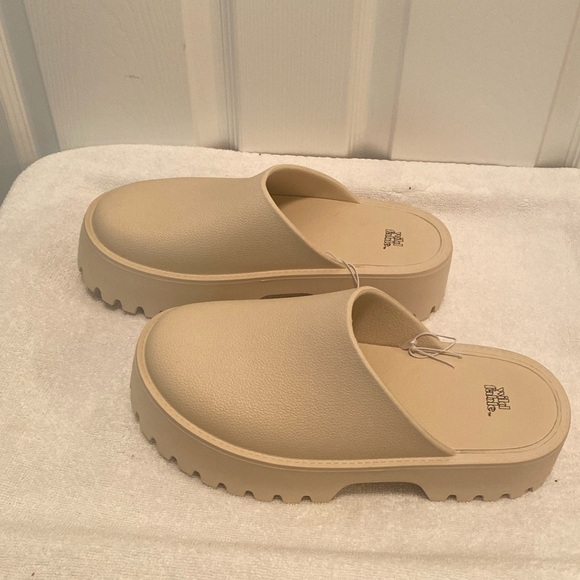 wild fable Shoes - NWOT Wild Fable Tan Slip On Shoes…size 10